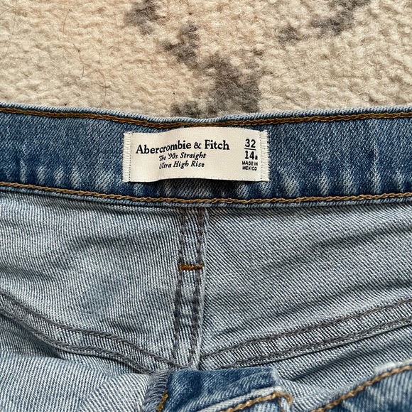 Abercrombie High Rise 90s Denim - Picture 3 of 8